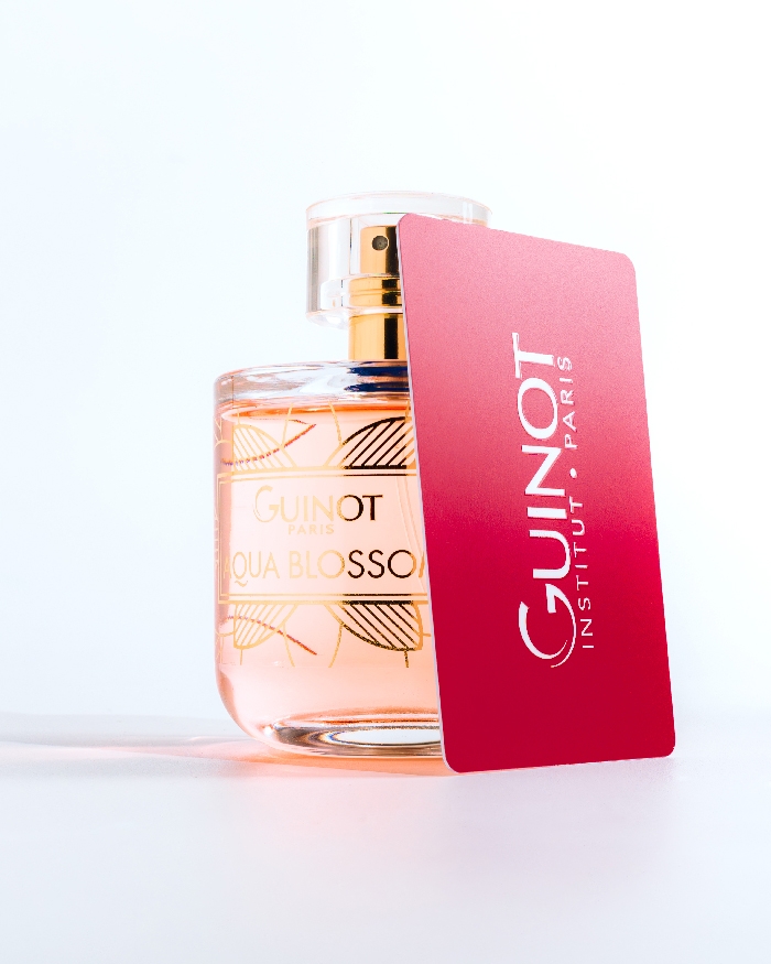 eau de soin parfumée Aqua Blossom Guinot avec carte cadeau